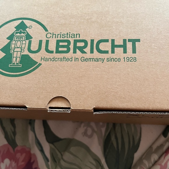 Ski Santa with sunglasses nutcracker - Picture 11 of 13